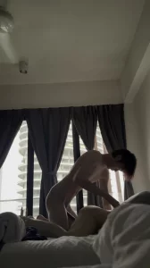 打桩后入00后小母狗