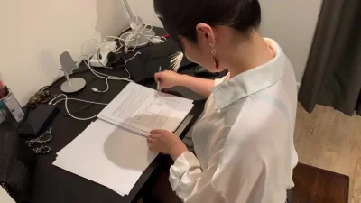 黑丝熟女人妻 公司裁员为了保住职位委身领导 最后被内射